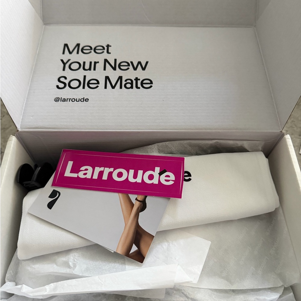Brand New Annie Sandal Larroude Elegant Black Suede Heels - Picture 4 of 4